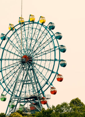 Amusement,Park,Ferris,Wheel,In,The,Sky